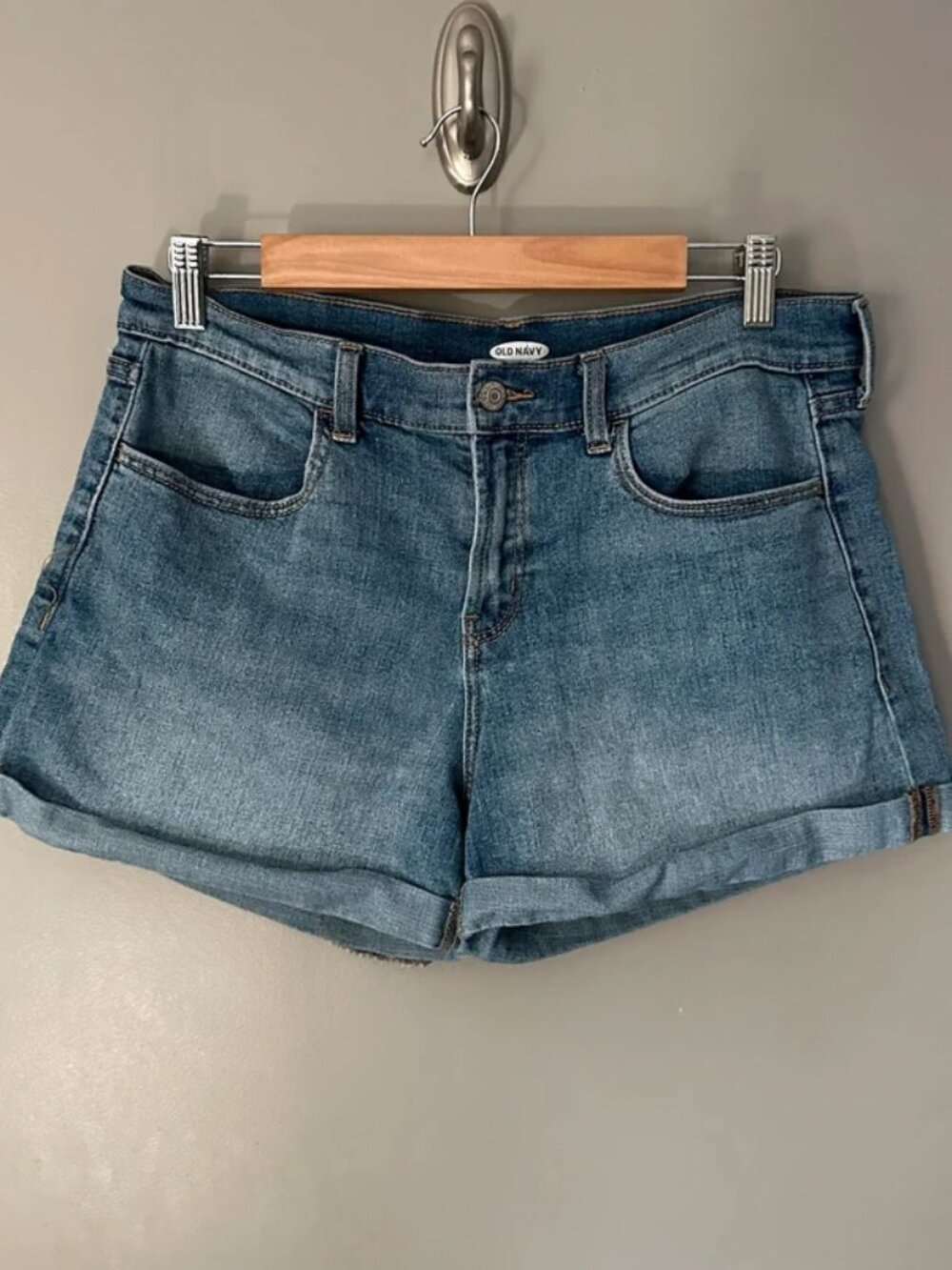 Old navy rolled hem shorts